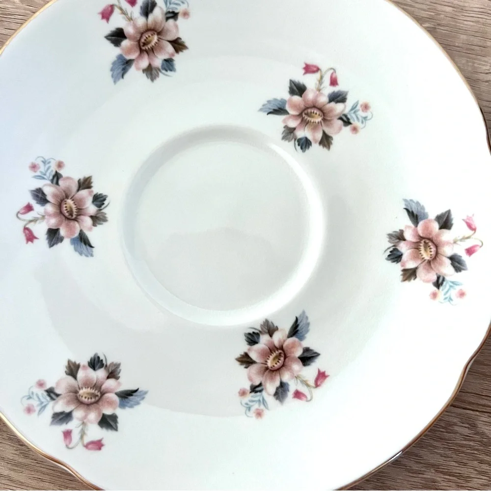 Vintage Royal Grafton Fine Bone‎ China Made in England Flower Cup & Saucer Set